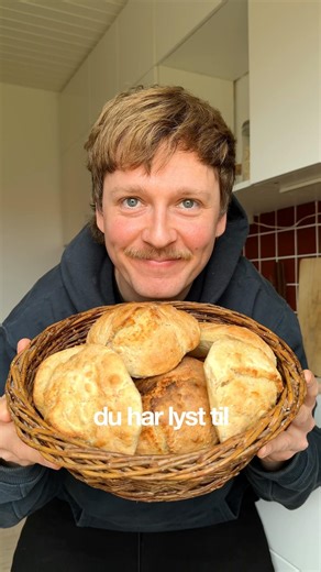 På lørdag den 18. april bager vi boller.