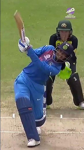 A cricketing royalty in action is Smriti Mandhana 👑