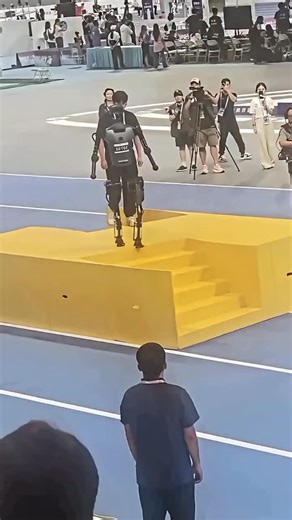 Alex on Instagram: "DM FOR credit or removal #gadgets #tech #techtrends #robot #robotrock"