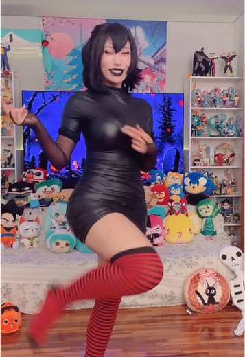 Mavis Dracula Cosplay Tutorial from Hotel Transylvania