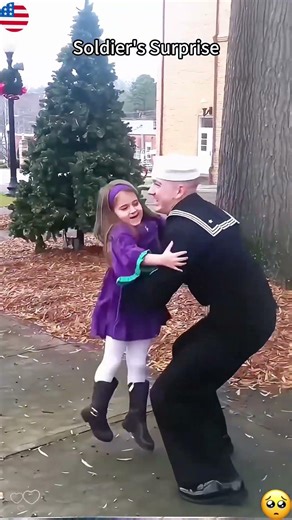 Soldiers coming home and surprise their family ❤️#military #viral #feelings #love #soldier