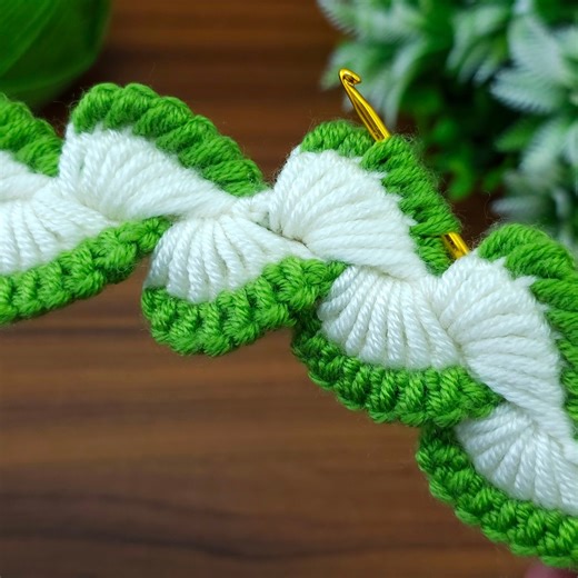 You will love this Tunisian crochet two-color pattern! Very easy tunisian crochet hair band #crochet #tunisiancrochet | Aslı ile sanatsal tasarımlar