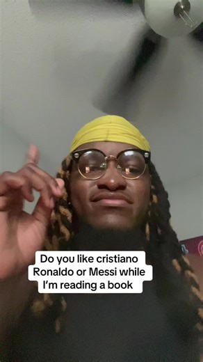 Do you like cristiano Ronaldo or Messi while I’m reading a book #fyp #foryoupage #cristianoronaldo #messi #tiktok