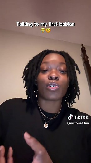 Navigating My First Lesbian Relationship Experience