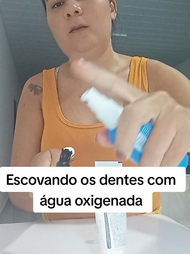 Escovando os dentes com água oxigenada. #higiene #higienebucal #cuidados #dicas #dentes #boca #saude