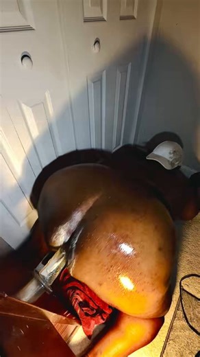 RT @chubbyswitch360: Ngl throwing this ass on the dildo is cool and all but now I want to try out a fuck machine lolFor those who follow…