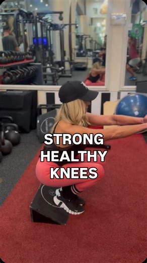 Comment “KNEES” and I’ll DM you my full playlist with mobility exercises for women over 40. If your knees make more noise than your blender, this is for you. You don’t need fancy supplements or miracle wraps, you just need to move smarter. Here are 5 ways to make your knees stronger: 1️⃣ Strengthen your quads. Your knees can’t do all the work alone. 2️⃣ Loosen up your ankles. When they’re tight, your knees take the hit. 3️⃣ Knees over toes. Stop babying them, train them for real life. 4️⃣ Walk b