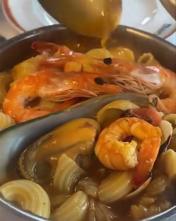 A massada de gambas com tamboril - uma das sugestões de almoço! Até já 😊 | Restaurante Marisqueira Praia Mar