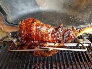 Langtidsstegt Lammekølle på grill - GastroFun.dk