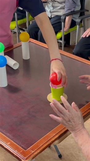 倒してカップイン！狙って楽しいカラーボールゲーム【高齢者レク】