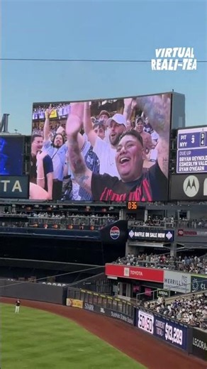 “Love Island USA” stars Jaiden Bacciocco, Kenzie Annis & Dylan Wrona visit Yankee Stadium ⚾️ #shorts