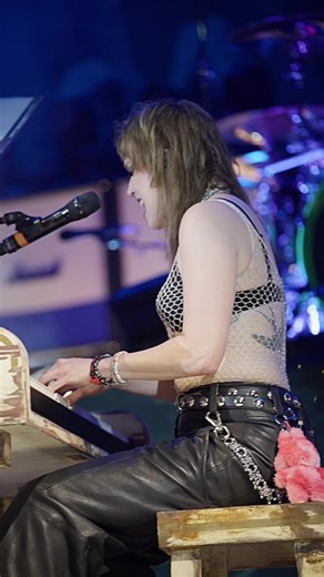 Halestorm's Lzzy Hale Covers I Will Always Love You