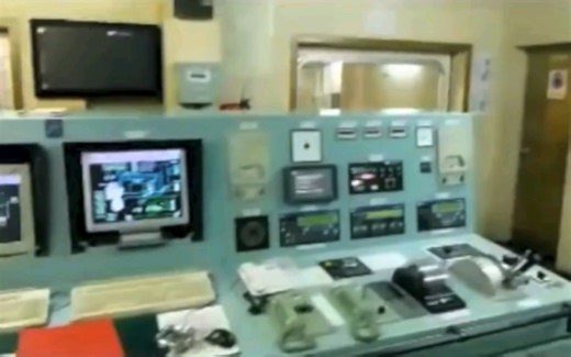 带你参观集装箱船机舱 Container Ship Engine Room Tour