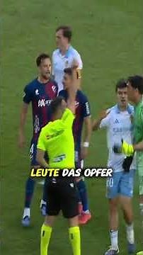 Goalkeeper knocks opponent out cold – Disgraceful derby in Spain #Andrada #SaragossaHuesca