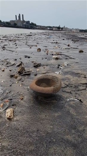 Hello Cowboy Mudlarking the River Thames London #mudlarking #metaldetecting