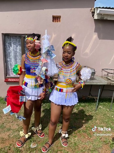 Umhlonyane Ceremony Process: Ntombi Mzolo with Her Daughters