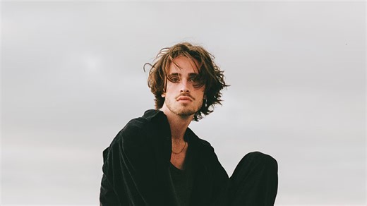 L'artiste belge Iskander Moon sort un premier album grand format et ambitieux - RTBF Actus