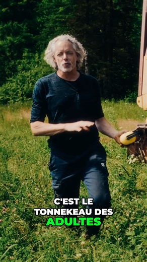 Francois à la ferme! Aujourd'hui je vois si le bulldozer qu'on a pas parti depuis 1 an va démarrer https://youtu.be/0SB1DCfa2VY | François Lambert
