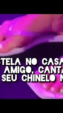 Ana Castela cantando com o chinelo no pé 😅🔹