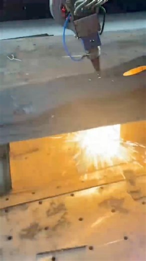 Three-dimensional five-axis control enables cutting without blind spots.#cnc #laser #lasercutting