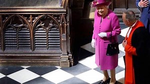 Queen Elizabeth Chess Moves | Know Your Meme