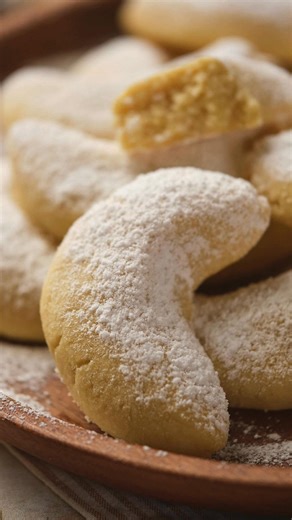 These snowy almond crescent cookies are my go-to December “quick bake” when the kids want something sweet but I don’t want a long cleanup ❄️🍪. No chilling, simple dough, and the shaping keeps little hands busy. 💬 Check the comment section for the full recipe! #quickpreprecipes #almondcrescents #holidaycookies #christmasbaking | Quick Prep Recipes