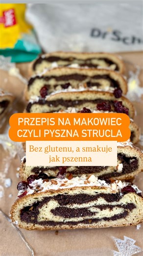 Myślisz, że nie umiesz piec makowca bez glutenu na Wigilię? Mój przepis na struclę bezglutenową z makiem jest właśnie na pierwszy raz. 👉🏼 Zapisz i udostępnij w messengerze lub na stories - dla swoich bliskich i znajomych 🎄 ……… SKŁADNIKI CIASTA • 500 g mąki Mix B - Bread Mix @schar_polska • 8 g suszonych drożdży bez glutenu lub 16 g świeżych • 100 g cukru • suszona skórka cytrynowa z @lidlpolska • 4 żółtka jaj • 50 g miękkiego masła • ok. 250 ml letniego mleka DODATKOWO • puszka masy makowej b