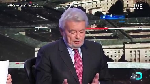 382K views · 1.7K reactions | Keep your eyes to the skies. #worldufoday #worlduapday Stream #UFOsDeclassified now on discovery+.  https://links.discoveryplus.com/ufosdeclassifiedlive | Discovery | Facebook