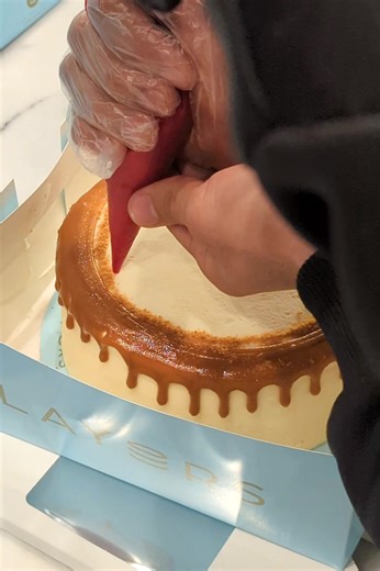 Aap ka naam hota to kaisa lagta? 🤔 Comment mein btao sab #cakeartist | layers