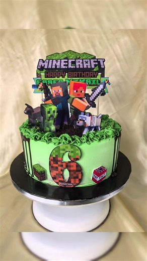 Kegembiraan anak bila dapat kek Minecraft memang tak ternilai Cipta moment indah mereka dengan kek custom dari kami ✨ Saiz 8” cukup untuk kongsi dengan kawan-kawan tersayang 🎂” #KekCustomKuantan #kedaikekkuantan #kekkanak2kuantan #kekharijadikuantan #minecraftcake