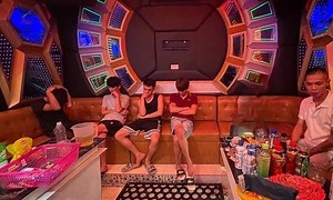 Nhóm thanh niên 'bay lắc' trong quán karaoke thủ súng đạn, dao