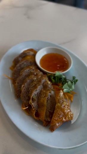 What is Ngoh Hiang? (Also known as Lor Bak in Malaysia) It’s five spiced meat roll wrapped in beancurd skin and then deep fried. Yummy snack! #makanstopdarwin #darwincafe #kopistopdarwin #ngohhiang #ntaustralia | Makan Stop