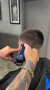 ¡Aprende del maestro mismo! @drewdabarber jura por la cortadora Envy Li de estilo galaxy para cortes suaves cada 👏 vez 👏. 👏 #ANDIS #GalaxyTools #EnvyLi #EnvyClipper #BarberTools #Barberos #Barbería | Andis Company