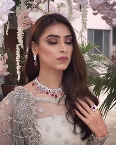 🍫 Chocolate and Gold smokey eye look we created on @zarminayhaq ✨✨ #azthepowderroom#tprmakeovers#signatureglambyamnazain#amnazain#lahoreweddings #dressyourface #hudabeauty #wakeupandmakeup #beatthatface #az#makeuponfleek #makeupartist #thatglow #nomakeupmakeup #tartecosmetics #lahoremua #lahoremakeupartist #pakistan #weddings#shaadi | Amna Zain-The Powder Room