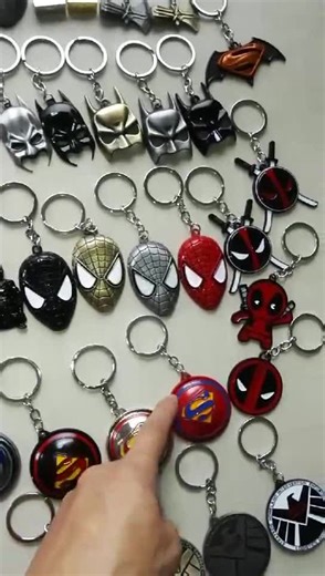 Movie Restore Scene Aliens Predator AVP Keychain Alien Queen Figure Key Rings Men Key Accessories Gift