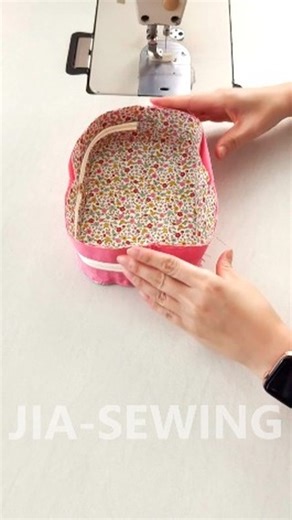 @jia.sewing on Instagram: "Zipper Pouch👝🍁✨ | DIY | Quick Sewing Tips No.330 💡Sewing Tools Link in Bio.💡 Material: Cotton / Interfacing / Zippers Measurements: 1.5x30cm (0.59x11.81in) 3x32cm (1.18x12.59in) 6x1.5cm (2.36x0.59in) 4x26cm (1.57x10.23in) 6x28cm (2.36x11.02in) 12x18cm (4.72x7.08in) 14x20cm (5.51x7.87in) . . . . . . . . . . . . . . . #sewing #sewingtips #sewingtipsandtricks #quicksewingtips #seamstress #tailoring #accessorries #diycraft #wallet #purse #DIY #bags #crossbag #cellphone