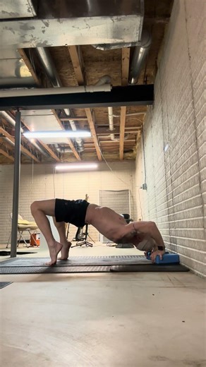 Bridge #bodyweighttraining #bridgeexercise #calisthenicsbasics