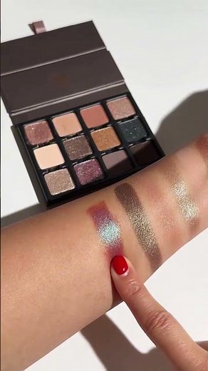 Viseart Sireneuse Etendu swatches - the best selling eye palette of 2024!