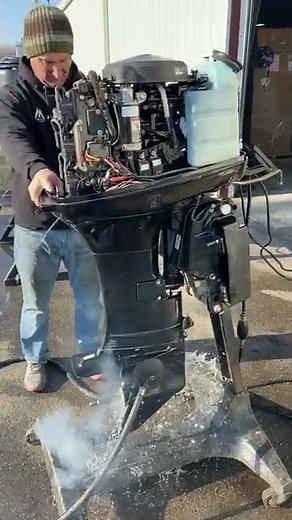 2005 Mercury 50 HP 3-Cylinder Carbureted 2-Stroke 20" (L) Outboard Motor