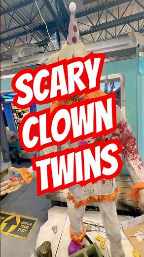 OMG SCARY CLOWN TWINS 🎃 Halloween