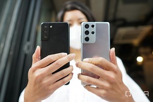 The Galaxy S21 can add custom backgrounds during video calls in Duo, Zoom, Teams, and Webex