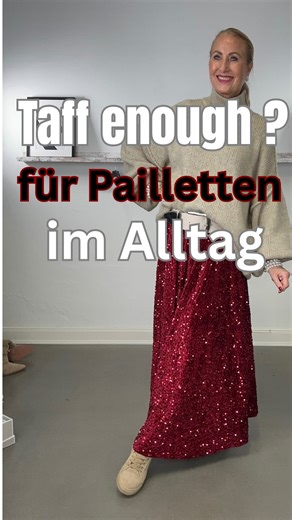Katja Bär on Instagram: "Kommentiere Shop unter diesem Post und ich schicke dir den Link für das ganze Outfit ♥️ Pailletten im Alltag .. warum eigentlich nicht? Warum auf den Abend warten? Pailletten gehören längst zum Daily Style .. modern, lässig, absolut en vogue. Pailletten nur festlich? Das war gestern .. heute mixen wir Glamour mit Cozy Pieces und machen den Look alltagstauglich. Der lang schwingende Paillettenrock auf Samt übernimmt die Hauptrolle .. ich setze bewusst einen Stilbruch mit