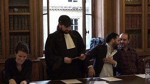 Salut les beauf ! À l’occasion de la conférence Berryer, un truc où des avocats se foutent sur la gueule, j’ai eu l’occasion de défendre mon vorace de Carthage, mon ventripotent de Pigalle la lugubre ! Éric, c’est où tu veux quand tu veux. Ma belle trogne sur scène dès la rentrée ► https://bit.ly/2wARz50 et avant en Juillet à Avignon ► https://bit.ly/2X8zruX | Benjamin Tranié