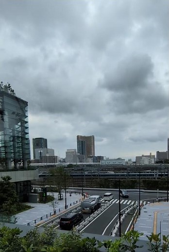 【🚄新幹線とJR踊り子号とクロスの風景】高輪ゲートシティ「高輪ゲートウェイ駅の付近から」JR東日本 JR東海 東京観光 東京都港区