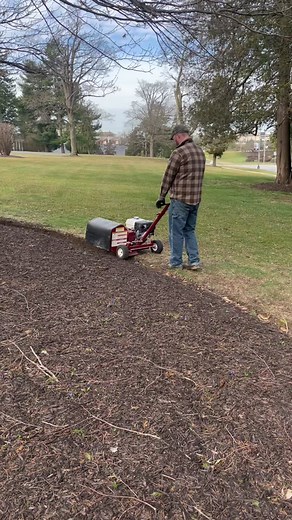 Efficient Mulch Preparation for Landscaping with Edging Beat Beck