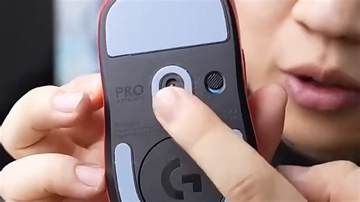 罗技无线鼠标M350响应迅速，便携设计适合办公出行，按键灵敏不延迟，日常使用或差旅都高效便捷，真实体验反馈好评不断。