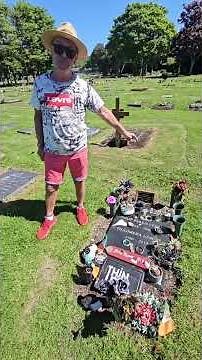 Visiting Phil Lynott’s Grave in Dublin – A Thin Lizzy Fan’s Pilgrimage #RockLegend