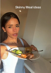 Salmon and Broccoli Skinny Meal: Slow Eating Tips