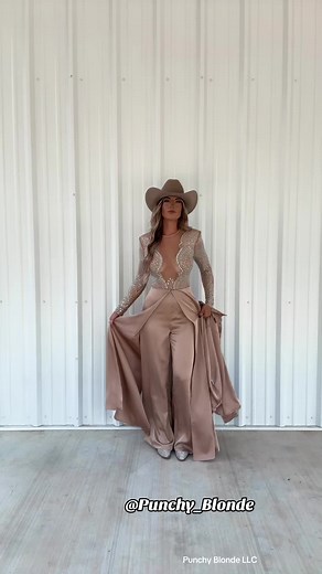 Western Fashion: Glitz and Glam Cowgirl Boots Must-Haves