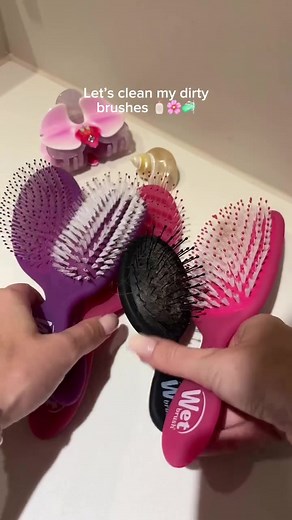 How to Clean Your Wet Brush in 6 Simple Steps